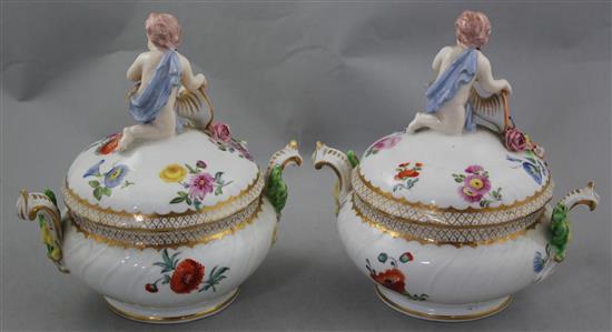A pair of German porcelain sauce tureens and covers, late 19th century, width 18cm